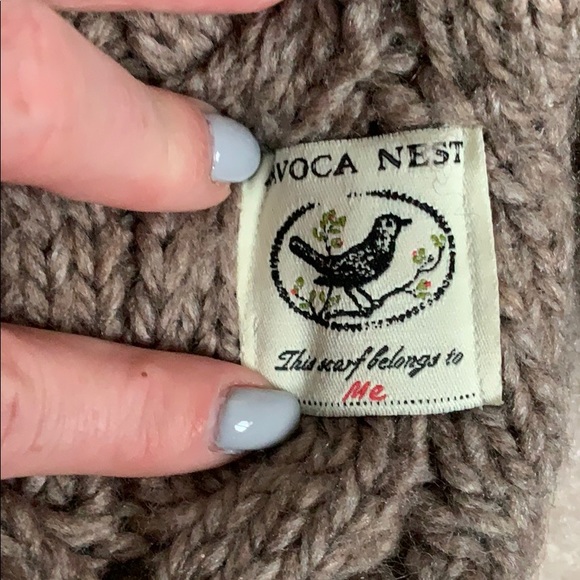 ✨FREE w/ Bundle of 3+✨Light Brown Thick Knit Scarf - Picture 2 of 2